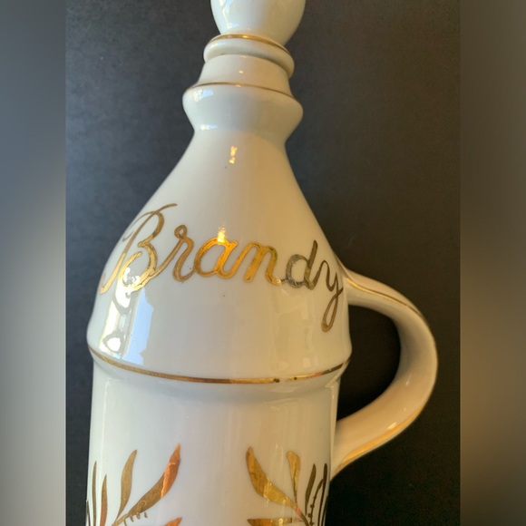 Decorative BRANDY BOTTLE decanter. - Picture 6 of 8